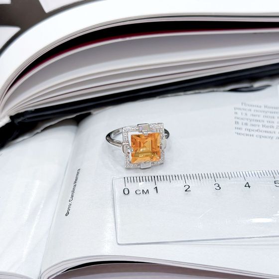 Серебряное кольцо с золотим кварцем 4.735ct, фианитами