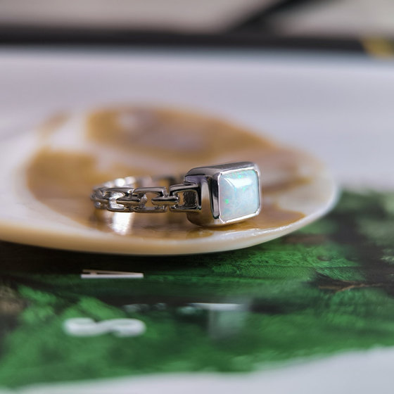 Серебряное кольцо с опалом 0.5ct