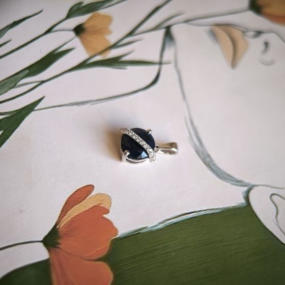 Серебряная подвеска с сапфиром 2.599ct, фианитами