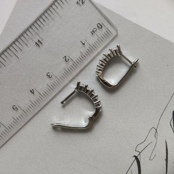 Серебряные серьги с фианитами