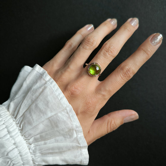 Серебряное кольцо с хризолітом 3.287ct