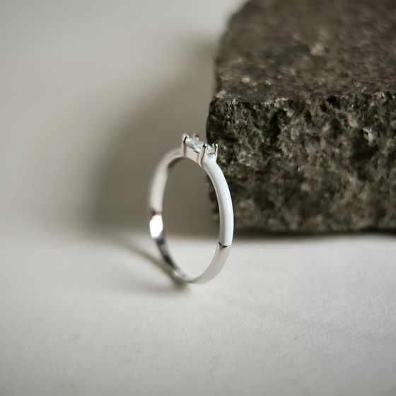 Серебряное кольцо с фианитами, емаллю