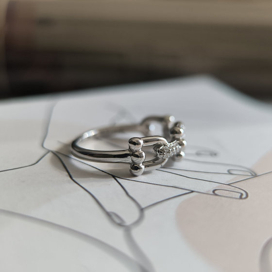 Серебряное кольцо с фианитами