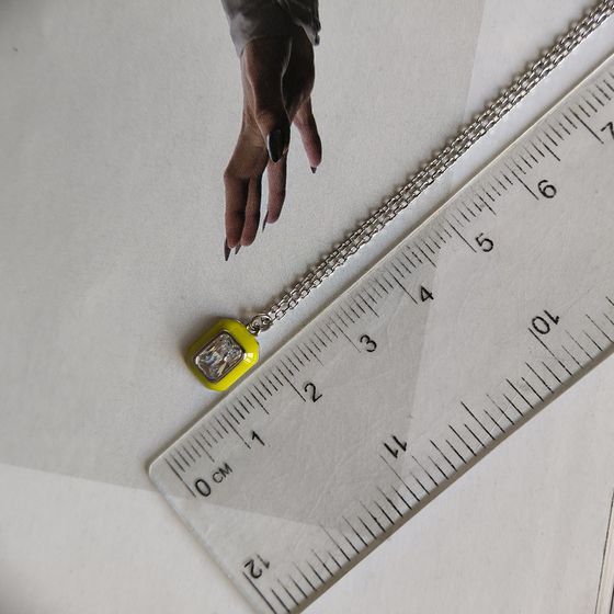 Серебряное колье с фианитами, емаллю