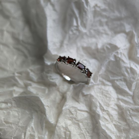 Серебряное кольцо с гранатом 1.081ct