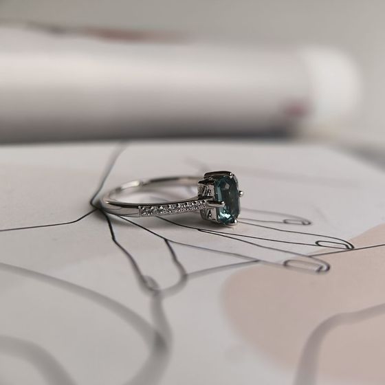 Серебряное кольцо с топазом Лондон Блю 1.093ct