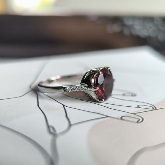 Серебряное кольцо с гранатом nano 2.714ct, фианитами