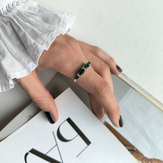 Серебряное кольцо с изумрудом nano