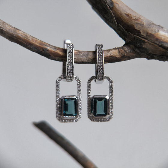 Серебряные серьги с топазом Лондон Блю 2.516ct, фианитами