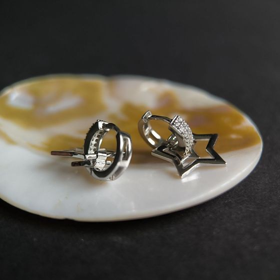 Серебряные серьги с фианитами Серебряные серьги с фианитами