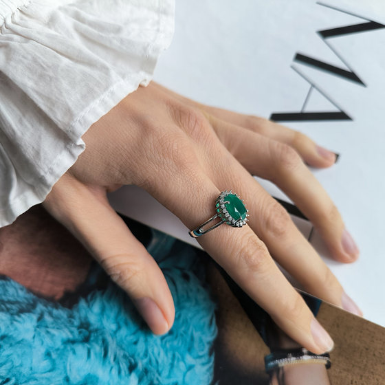 Серебряное кольцо с агатом, фианитами