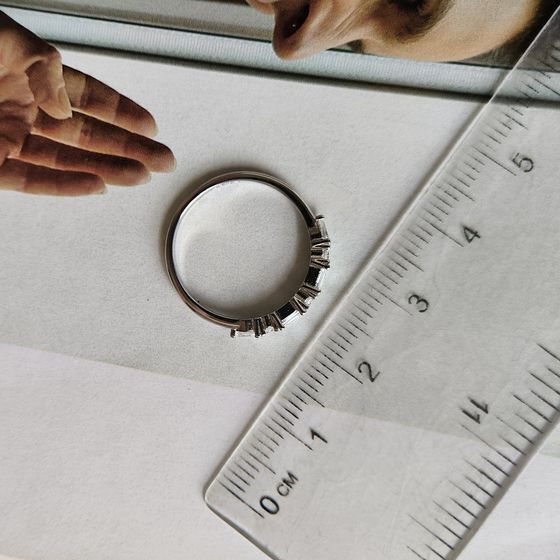 Серебряное кольцо с фианитами