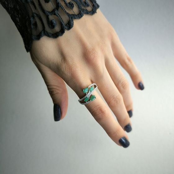 Серебряное кольцо с изумрудом 1.792ct