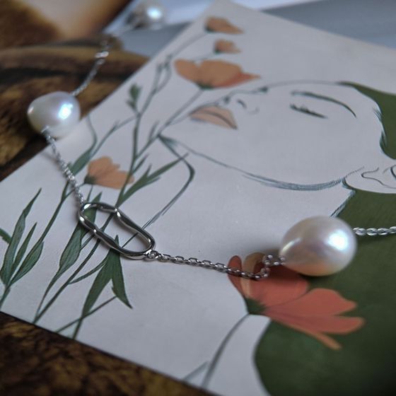 Серебряное колье с жемчугом барочным