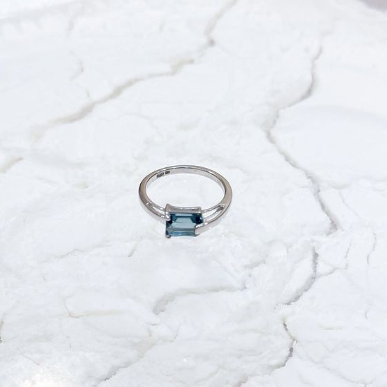 Серебряное кольцо с топазом Лондон Блю 1.318ct