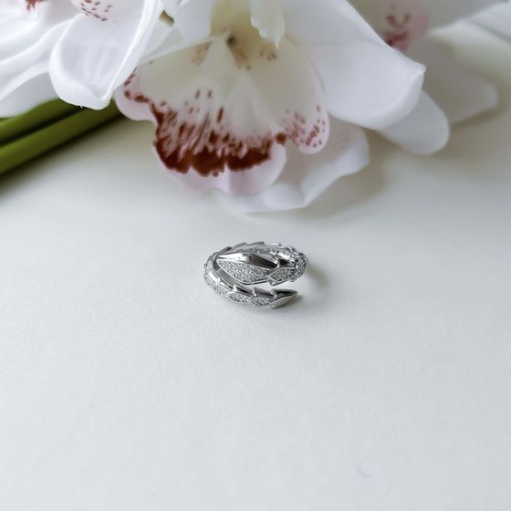 Серебряное кольцо с фианитами