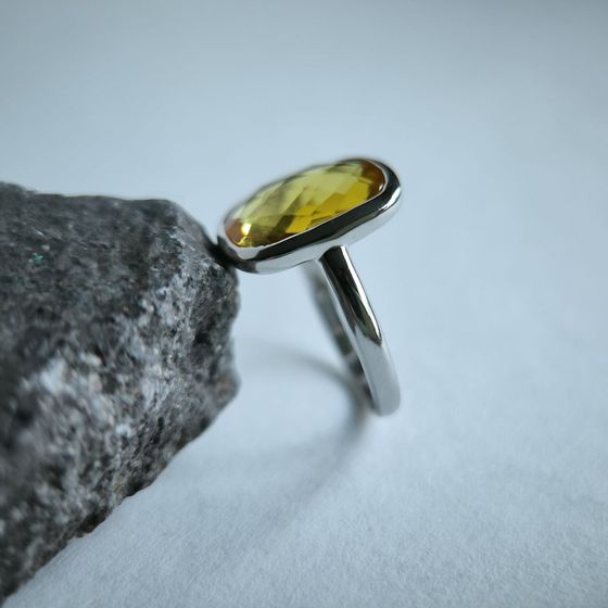Серебряное кольцо с цитрином nano