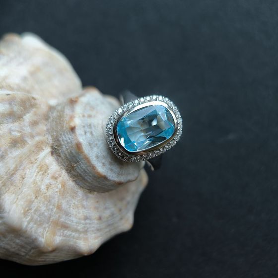 Серебряное кольцо с топазом 4.81ct