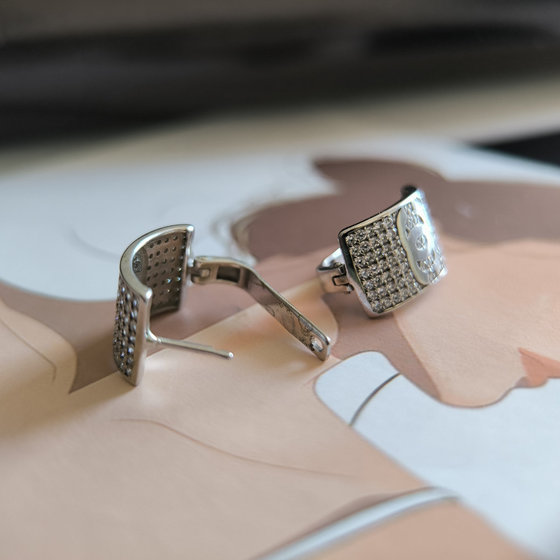 Серебряные серьги с фианитами