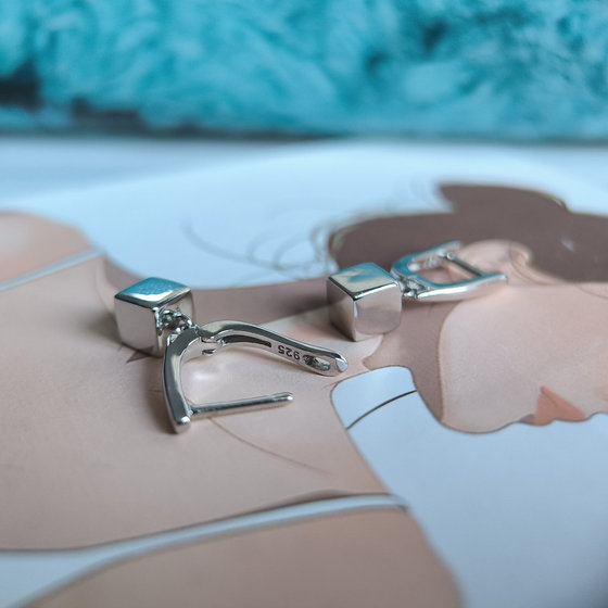 Серебряные серьги без камней