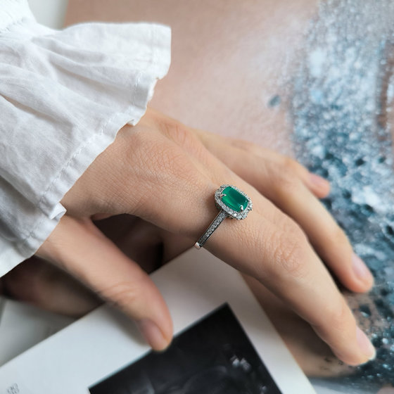 Серебряное кольцо с агатом 1.676ct, фианитами