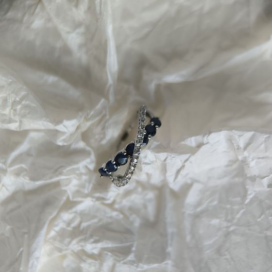 Серебряное кольцо с сапфиром 1.465ct, фианитами