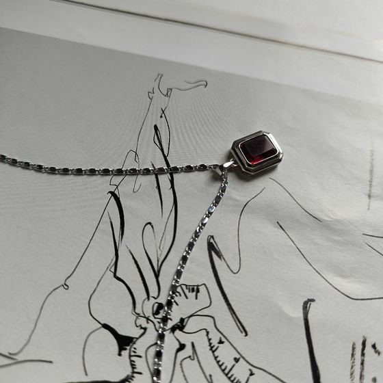 Серебряная подвеска с гранатом 3.063ct