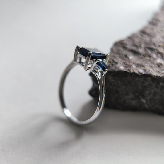 Серебряное кольцо с сапфиром nano 1.547ct