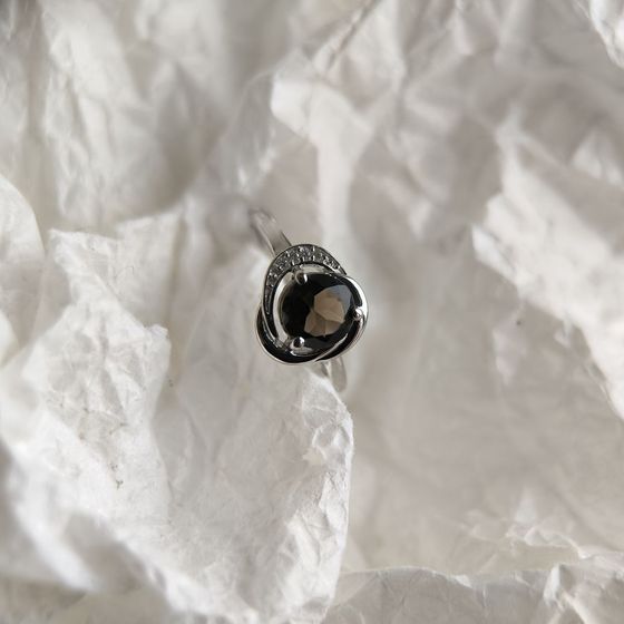 Серебряное кольцо с раухтопазом (дымчатым кварцем) 1.236ct, фианитами