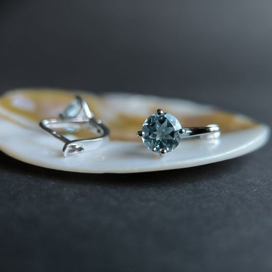 Серебряные серьги с топазом 4.513ct