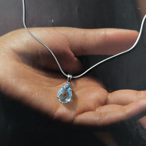 Серебряная подвеска с топазом 4.19ct