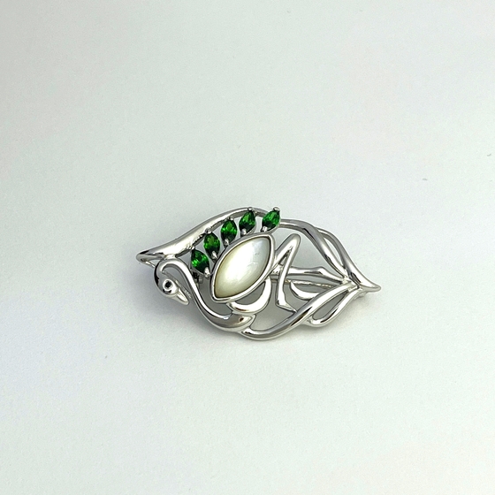 Серебряная брошка с перламутром Серебряная брошка с перламутром