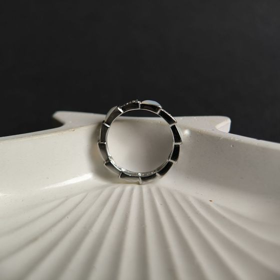 Серебряное кольцо с перламутром