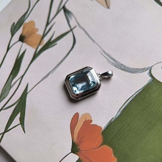 Серебряная подвеска с топазом 3.86ct
