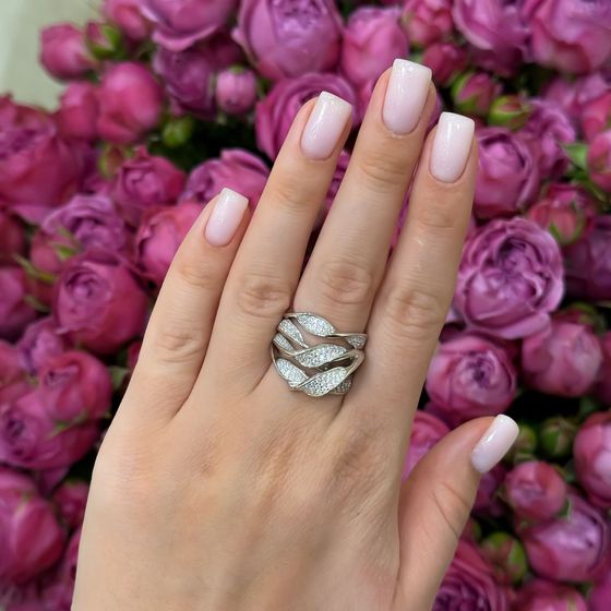 Серебряное кольцо с фианитами, емаллю