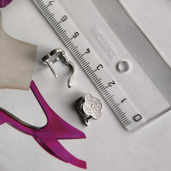Серебряные серьги с фианитами 1.4ct