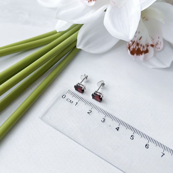 Серебряные серьги с гранатом 3.345ct