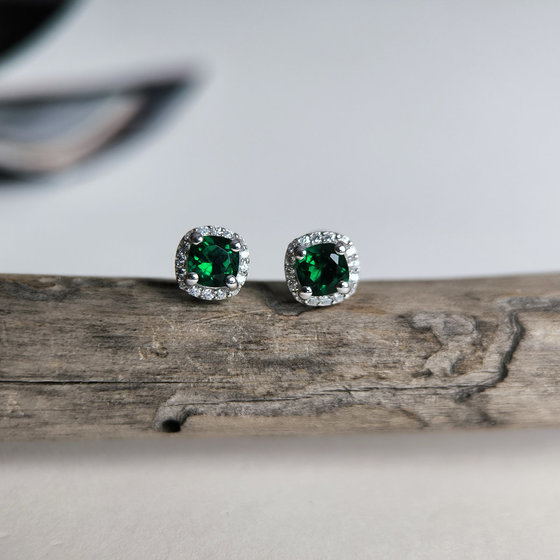 Серебряные серьги с изумрудом nano 1.43ct