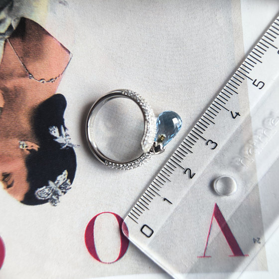 Серебряное кольцо с топазом 5.49ct, фианитами