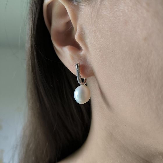 Серебряные серьги с жемчугом барочным, фианитами