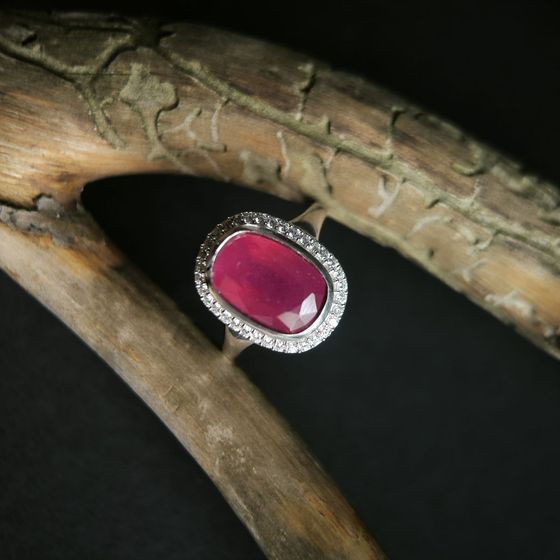 Серебряное кольцо с рубином 6.048ct