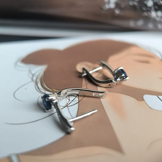 Серебряные серьги с сапфиром nano 0.899ct, фианитами