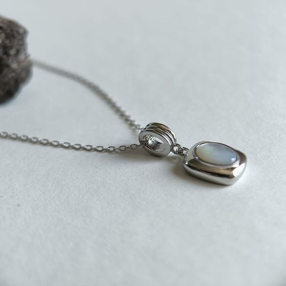 Серебряное колье с перламутром