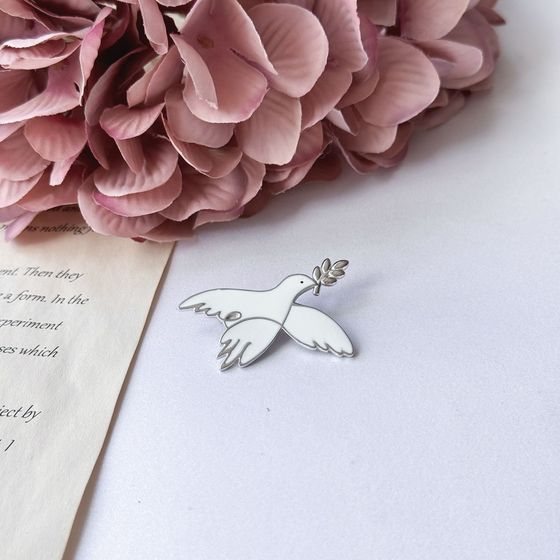 Серебряная брошка с емаллю Серебряная брошка с емаллю