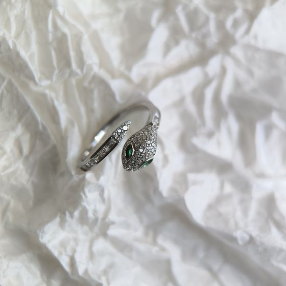 Серебряное кольцо с фианитами