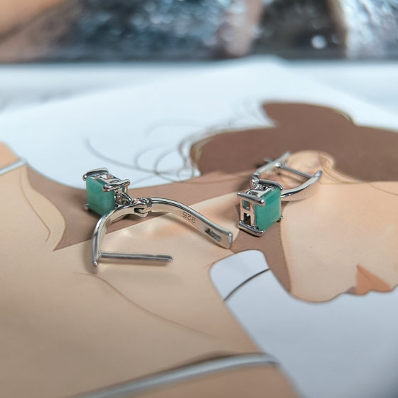 Серебряные серьги с изумрудом 1.13ct