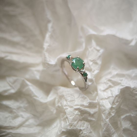 Серебряное кольцо с изумрудом 0.808ct