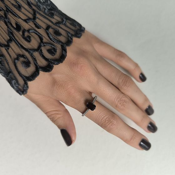 Серебряное кольцо с гранатом 1.302ct