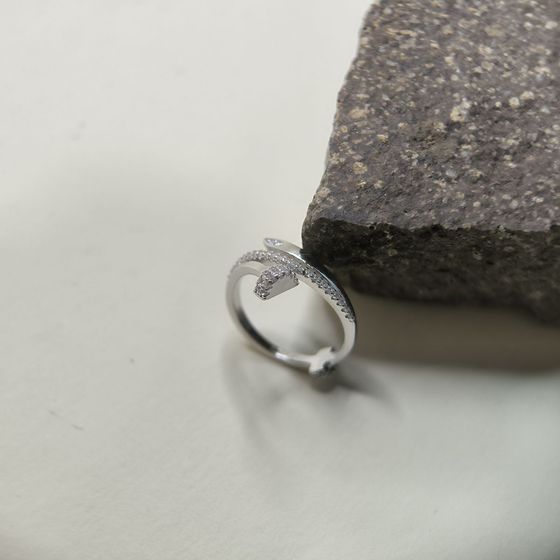 Серебряное кольцо с фианитами