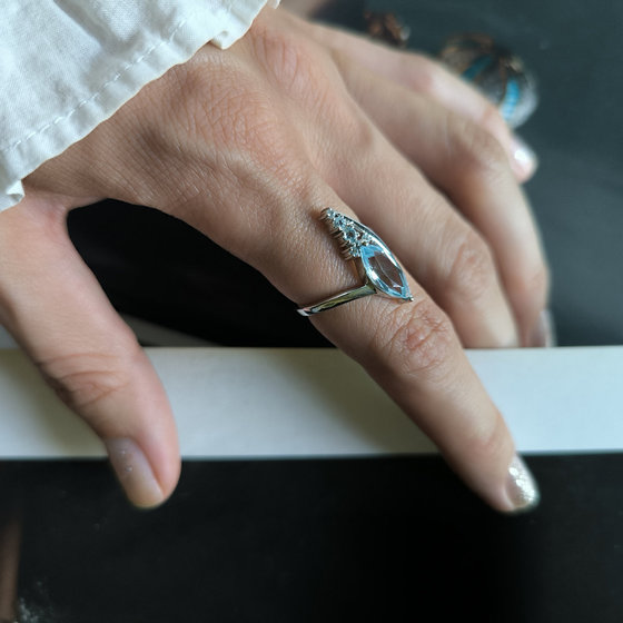 Серебряное кольцо с топазом 2.188ct